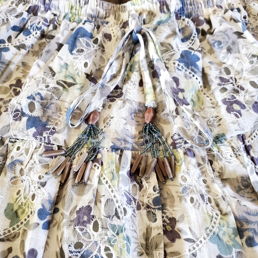 Floral Lace Women's Skirt - Picture 2 of 3